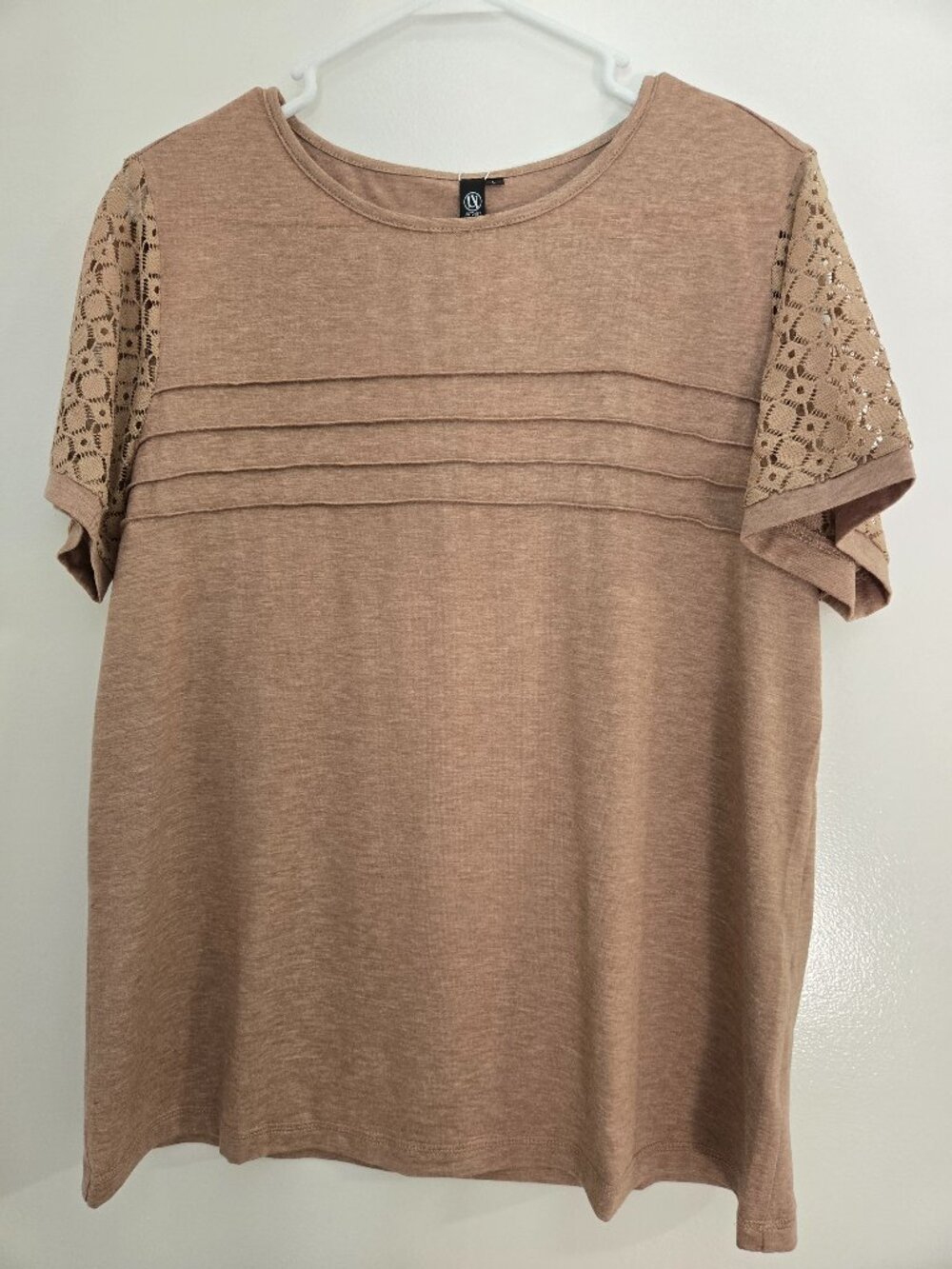 AUTOMET Lace Short Sleeve Blouse Beige Women’s Size L- Dressy Casual Summer Top
